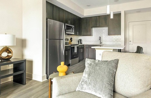 Palmetto Apartment | Landing | Stunning 1BD, Clubhouse, Yoga Studio