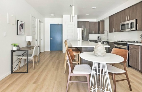 Hayden Island Apartment | Landing | Stunning 1BD, Clubhouse, Pool