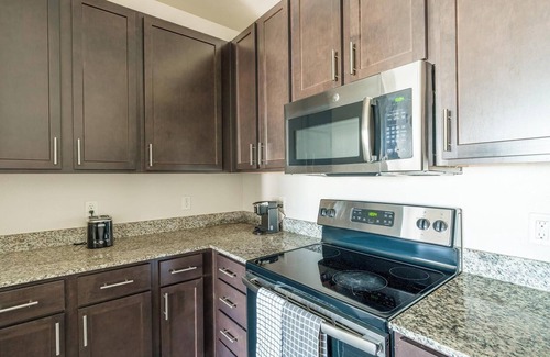 Spring Apartment | Landing | Stunning 1BD, Clubhouse, Courtyard