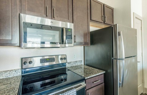 Spring Apartment | Landing | Stunning 1BD, Clubhouse, Courtyard