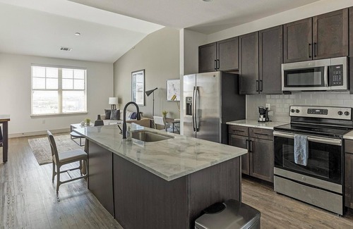 Denton Apartment | Landing | Stunning 1BD, Courtyard, Clubhouse