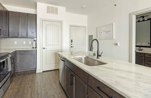 Denton Apartment | Landing | Stunning 1BD, Courtyard, Clubhouse