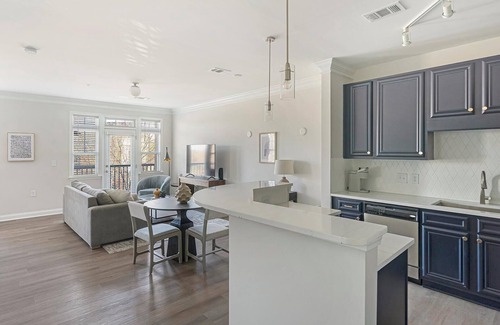 Cary Apartment | Landing | Stunning 1BD, Courtyard, Gym