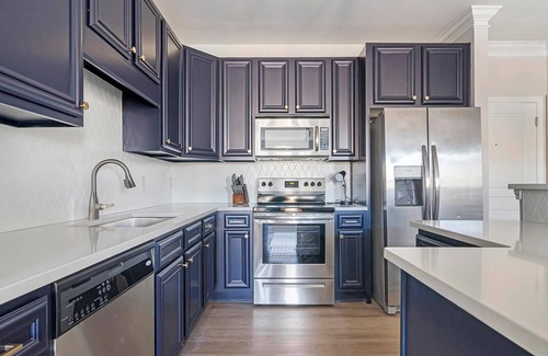 Cary Apartment | Landing | Stunning 1BD, Courtyard, Gym