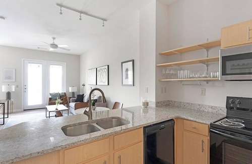 New Pathways Apartment | Landing | Stunning 1BD, Gym, Pool