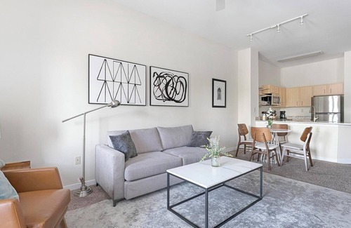 New Pathways Apartment | Landing | Stunning 1BD, Gym, Pool
