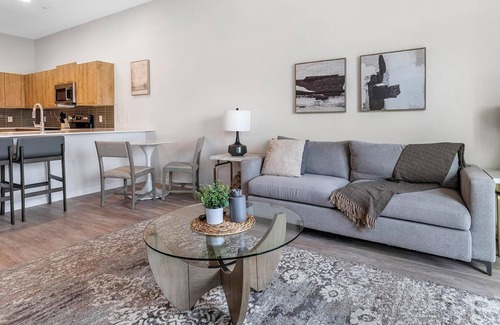 Florida Center Apartment | Landing | Stunning 1BD, Gym, Clubhouse