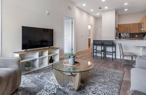 Florida Center Apartment | Landing | Stunning 1BD, Gym, Clubhouse