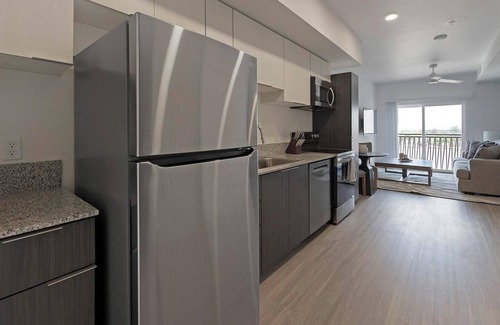 North Mountain Apartment | Landing | Stunning 1BD, Gym, Pool