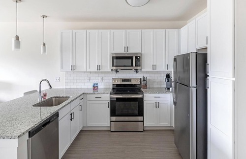 Athens Apartment | Landing | Stunning 1BD, Gym, Pool