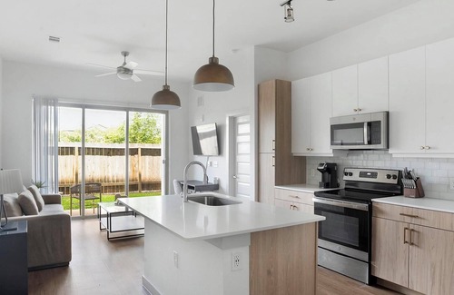 Austin Apartment | Landing | Stunning 1BD, Gym, Pool