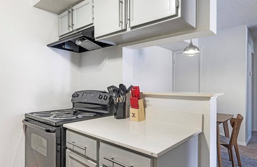 Windsor Park Apartment | Landing | Stunning 1BD, Gym