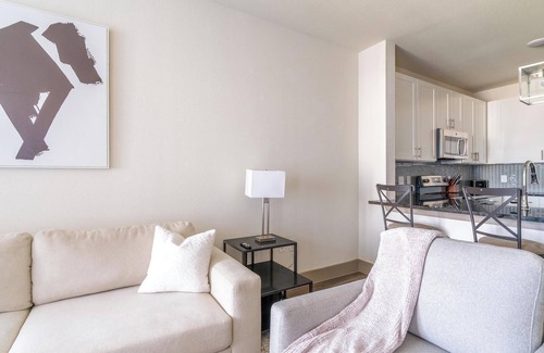 Conroe Apartment | Landing | Stunning 1BD, Gym, Yoga Studio