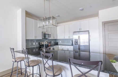Conroe Apartment | Landing | Stunning 1BD, Gym, Yoga Studio