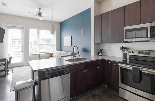 Old East Dallas Apartment | Landing | Stunning 1BD, Gym, Yoga Studio