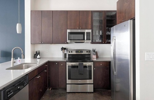 Old East Dallas Apartment | Landing | Stunning 1BD, Gym, Yoga Studio