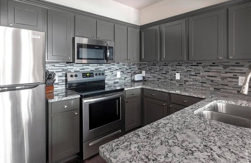 Richmond Apartment | Landing | Stunning 1BD, Pool, Clubhouse