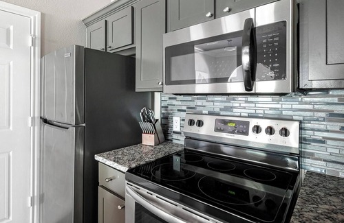Richmond Apartment | Landing | Stunning 1BD, Pool, Clubhouse