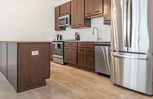 Downtown St. Louis Apartment | Landing | Stunning 1BD, Pool, Gym