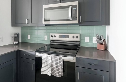 Northside Apartment | Landing | Stunning 1BD, Pool, Clubhouse