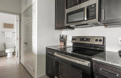 Austin Apartment | Landing | Stunning 1BD, Pool, Gym