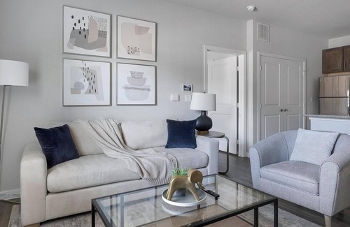 Dallas Apartment | Landing | Stunning 1BD, Pool, Gym