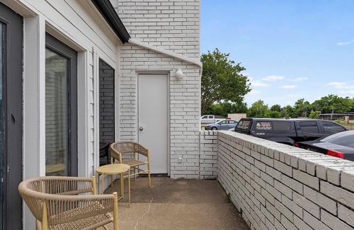Fort Worth Apartment | Landing | Stunning 1BD, Gym, Pool