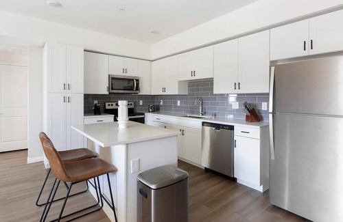 Townsite Apartment | Landing | Stunning 1BD, Pool, Rooftop Lounge