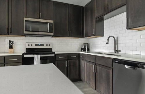 Palmetto Apartment | Landing | Stunning 1BD, Yoga Studio, Gym
