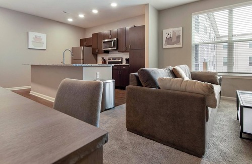 Chesterfield Apartment | Landing | Stunning 2BD, Clubhouse, Courtyard
