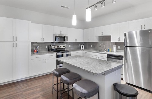 Haltom City Apartment | Landing | Stunning 2BD, Pool, Yoga Studio