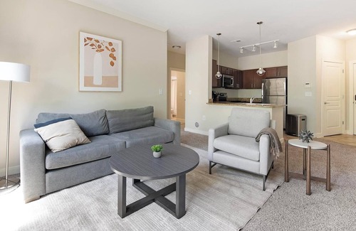 Chillum Apartment | Landing | Stunning 2BD, Pool, Gym