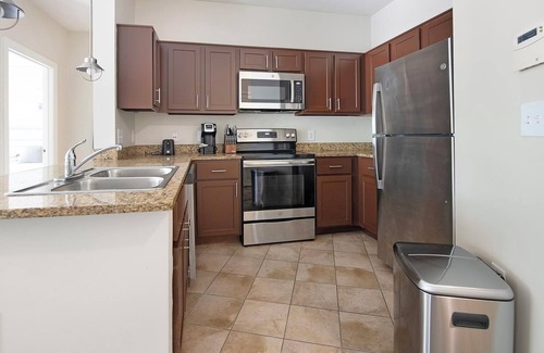 Chillum Apartment | Landing | Stunning 2BD, Pool, Gym