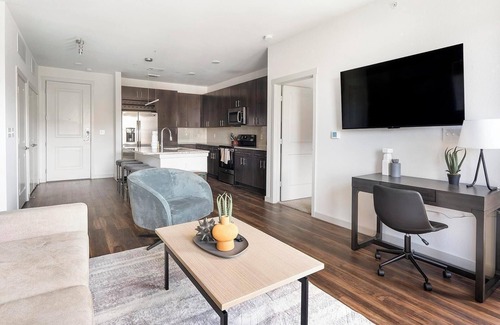 Wetmore Apartment | Landing | Stunning 2BD, Courtyard, Game Room