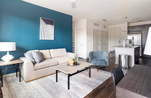 Wetmore Apartment | Landing | Stunning 2BD, Courtyard, Game Room