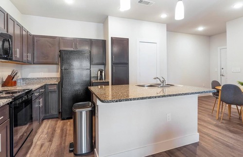 San Antonio Apartment | Landing | Stunning 2BD, Pool, Gym