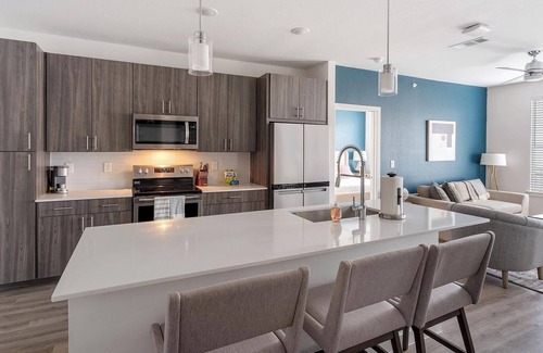 San Antonio Apartment | Landing | Stunning 2BD, Gym, Pool