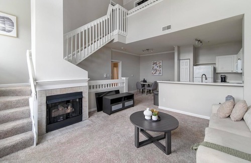 West Dundee Apartment | Landing | Stunning 2BD, Pool, Gym