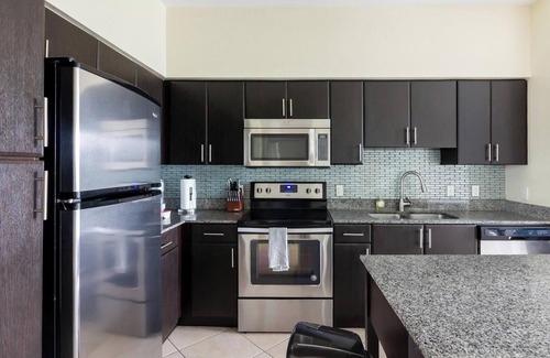 Miramar Apartment | Landing | Stunning 2BD, Clubhouse, Gym