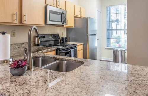 New Pathways Apartment | Landing | Stunning 2BD, Gym, Pool