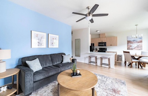 Molalla Apartment | Landing | Stunning 2BD, Gym, Pool