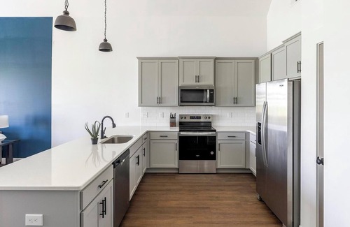 Athens Apartment | Landing | Stunning 2BD, Gym, Clubhouse