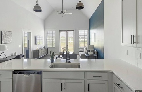 Athens Apartment | Landing | Stunning 2BD, Gym, Clubhouse