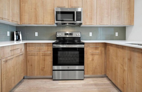 Florida Center Apartment | Landing | Stunning 2BD, Pool, Clubhouse