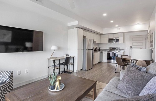 North Mountain Apartment | Landing | Stunning 2BD, Pool, Gym
