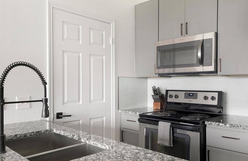 McNeil Apartment | Landing | Stunning 2BD, Pool, Clubhouse
