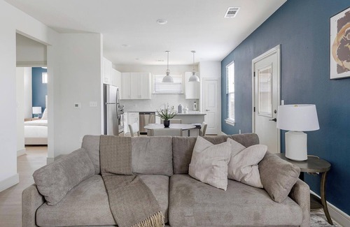Tarrant County Apartment | Landing | Stunning 2BD, Clubhouse, Yoga Studio