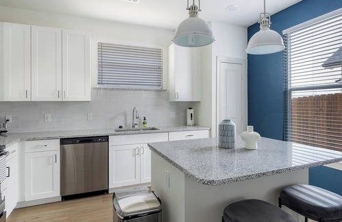 Tarrant County Apartment | Landing | Stunning 2BD, Clubhouse, Yoga Studio