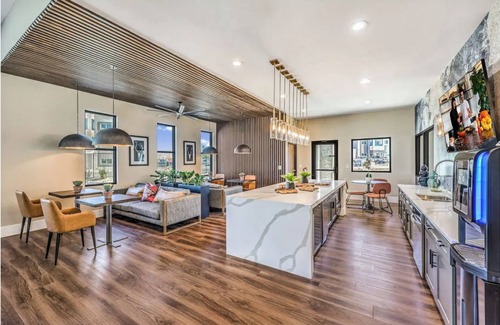 Townsite Apartment | Landing | Stunning 2BD, Rooftop Lounge, Pool