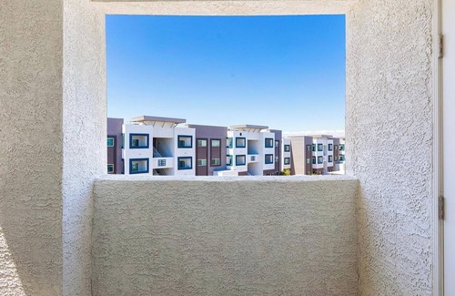 Townsite Apartment | Landing | Stunning 2BD, Rooftop Lounge, Pool